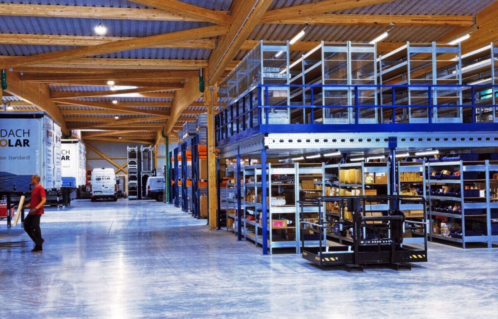 Betriebshalle mit Photovoltaikanlage